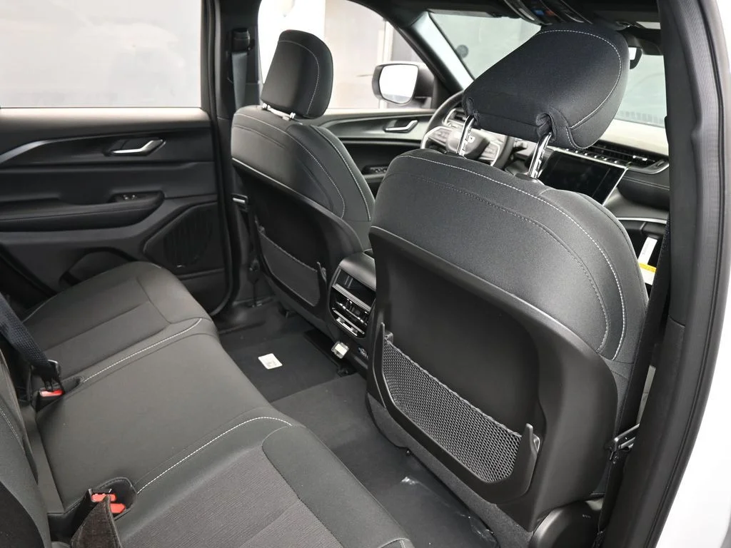 New 2026 Bright White Clear-Coat Exterior Paint Jeep Laredo X image 40