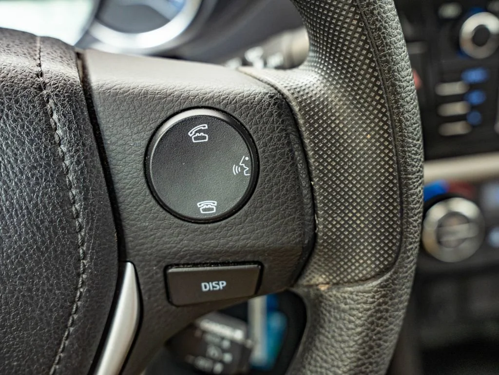 Used 2015 Slate Metallic Toyota LE image 27