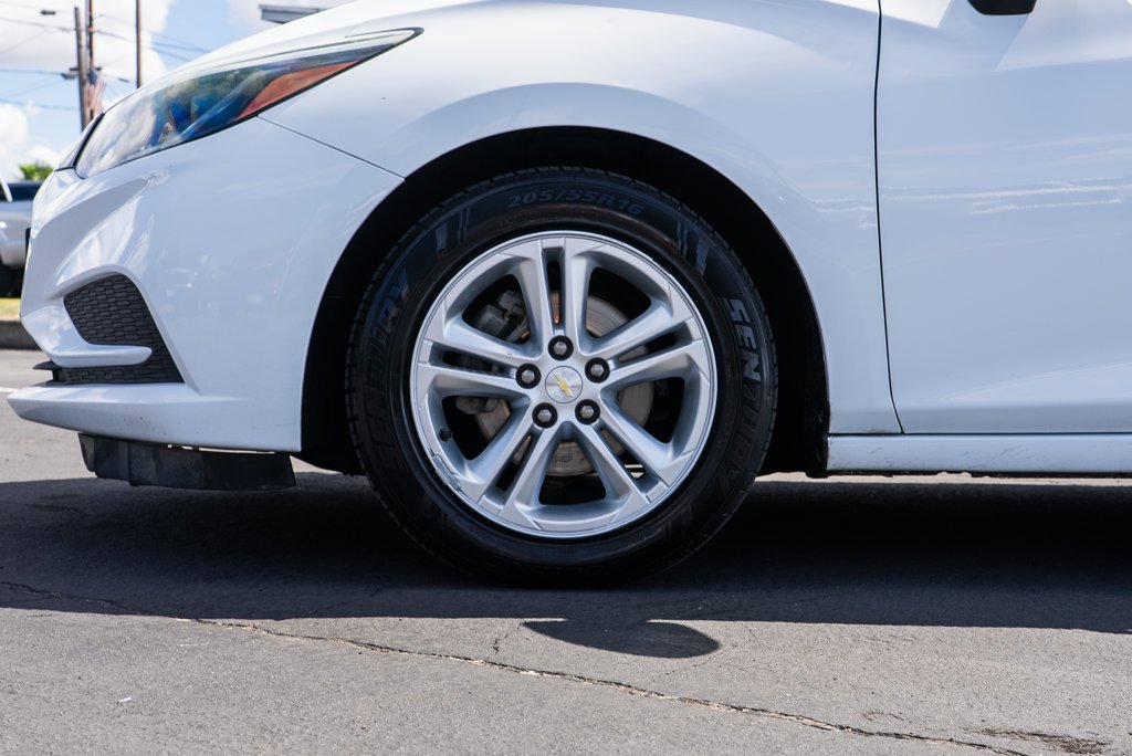 Used 2018 Summit White Chevrolet LT image 7
