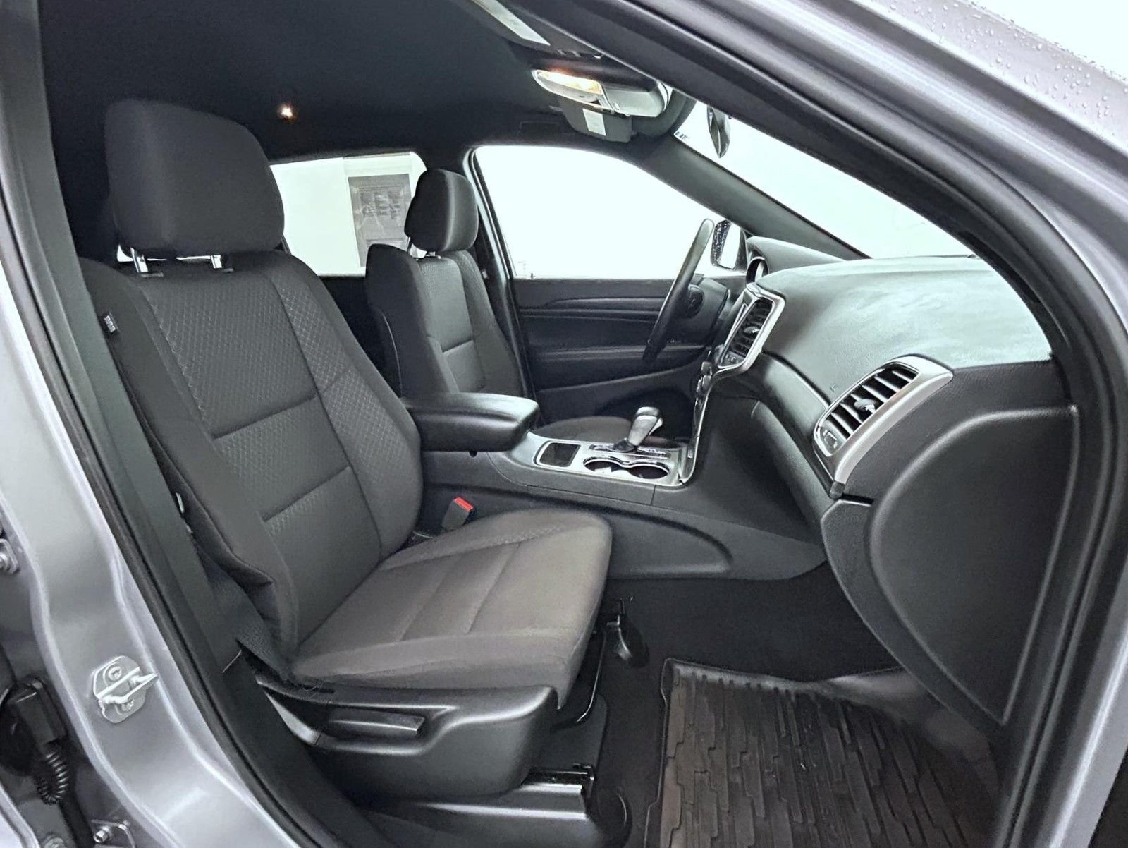 Used 2019 Silver Jeep Laredo E image 15