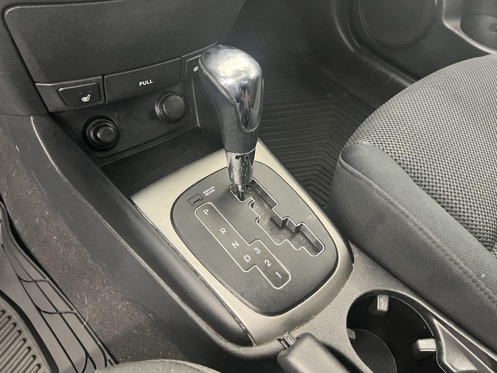 2010 Hyundai Elantra Touring SE - Photo 17