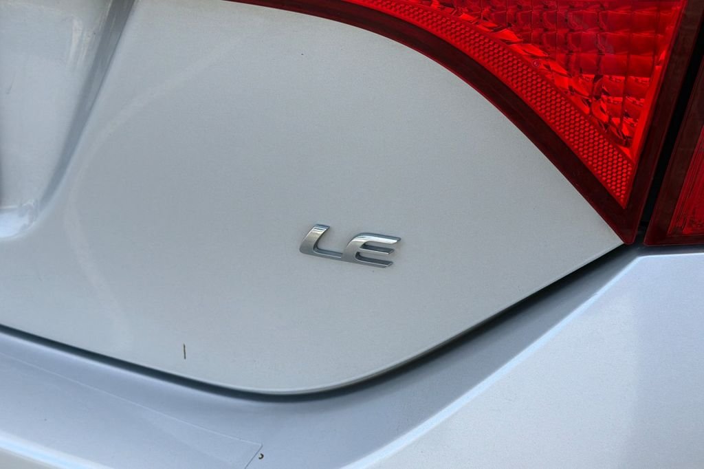 Used 2018 Classic Silver Metallic Toyota LE image 5