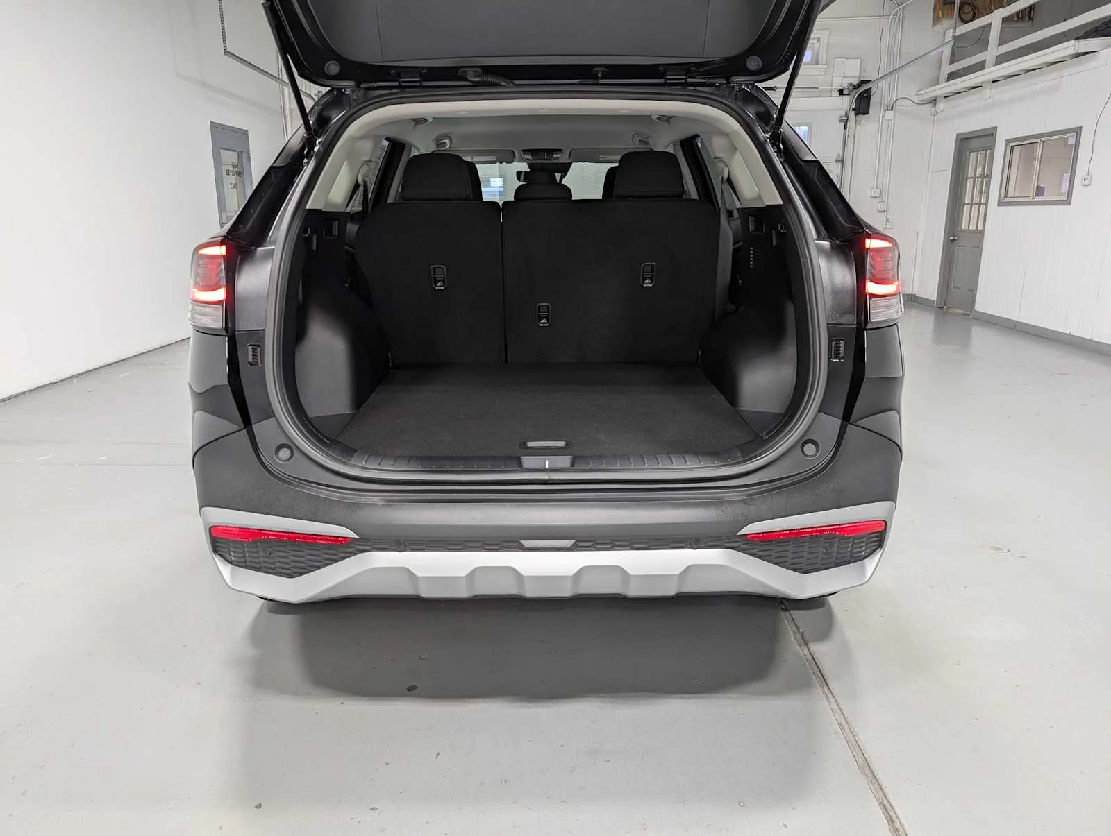Used 2025 Ebony Black Kia LX image 37