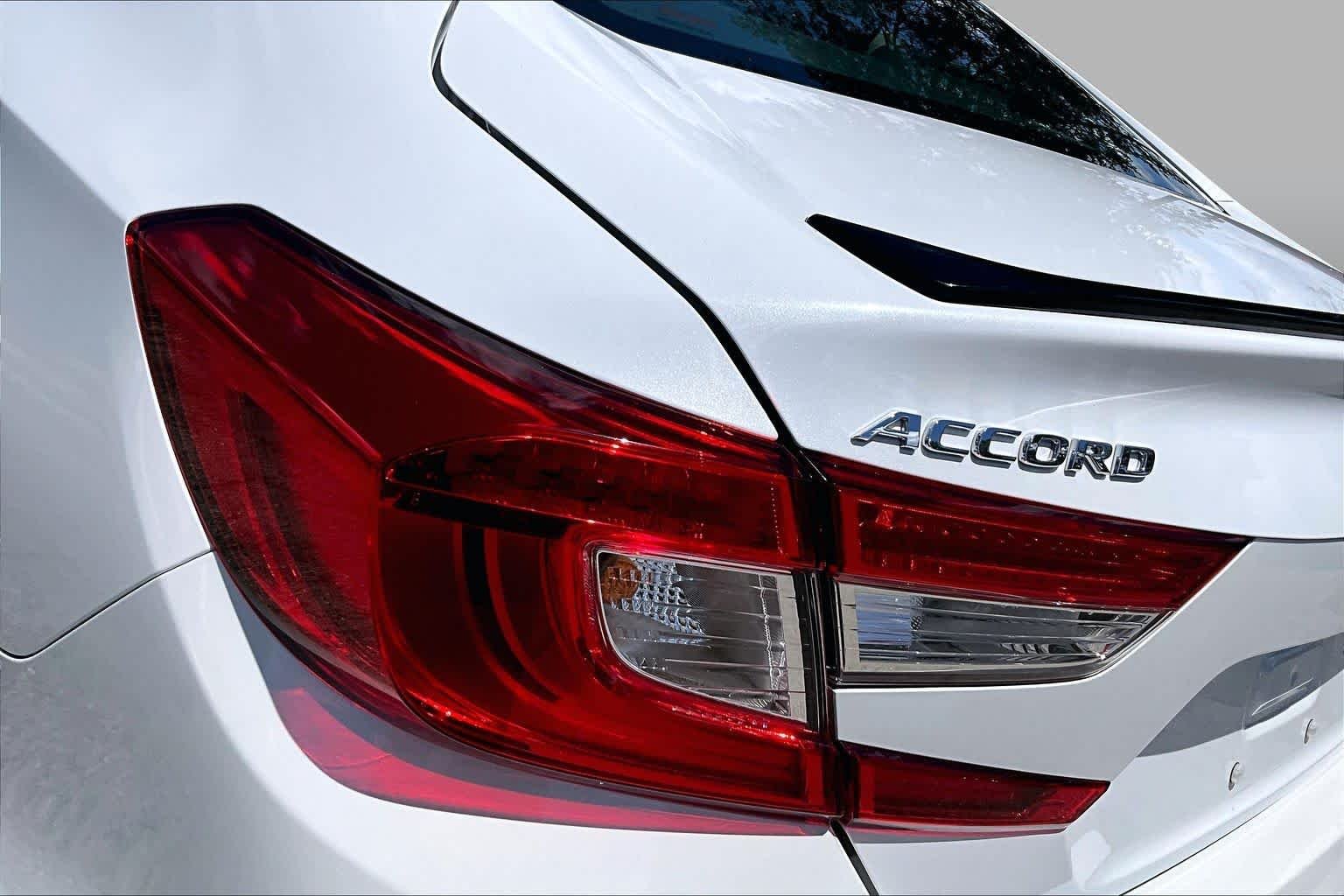Used 2022 Platinum White Pearl Honda Sport SE image 29