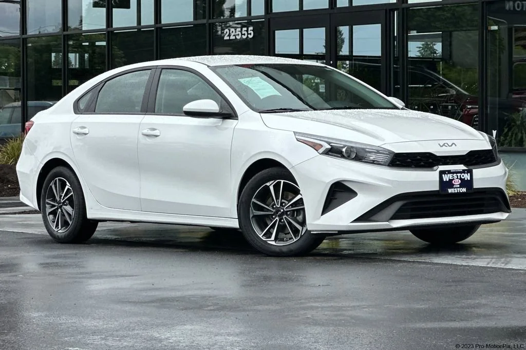 2023 Kia Forte LXS AT's photo