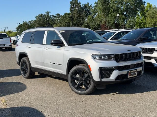 New 2026 Silver Zynith Exterior Paint Jeep Limited image 2