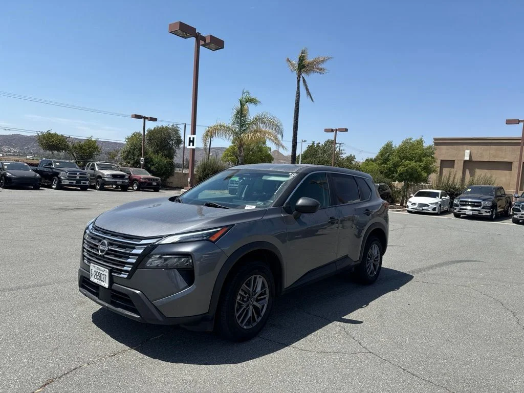 Used 2024 Gray Nissan S image 3