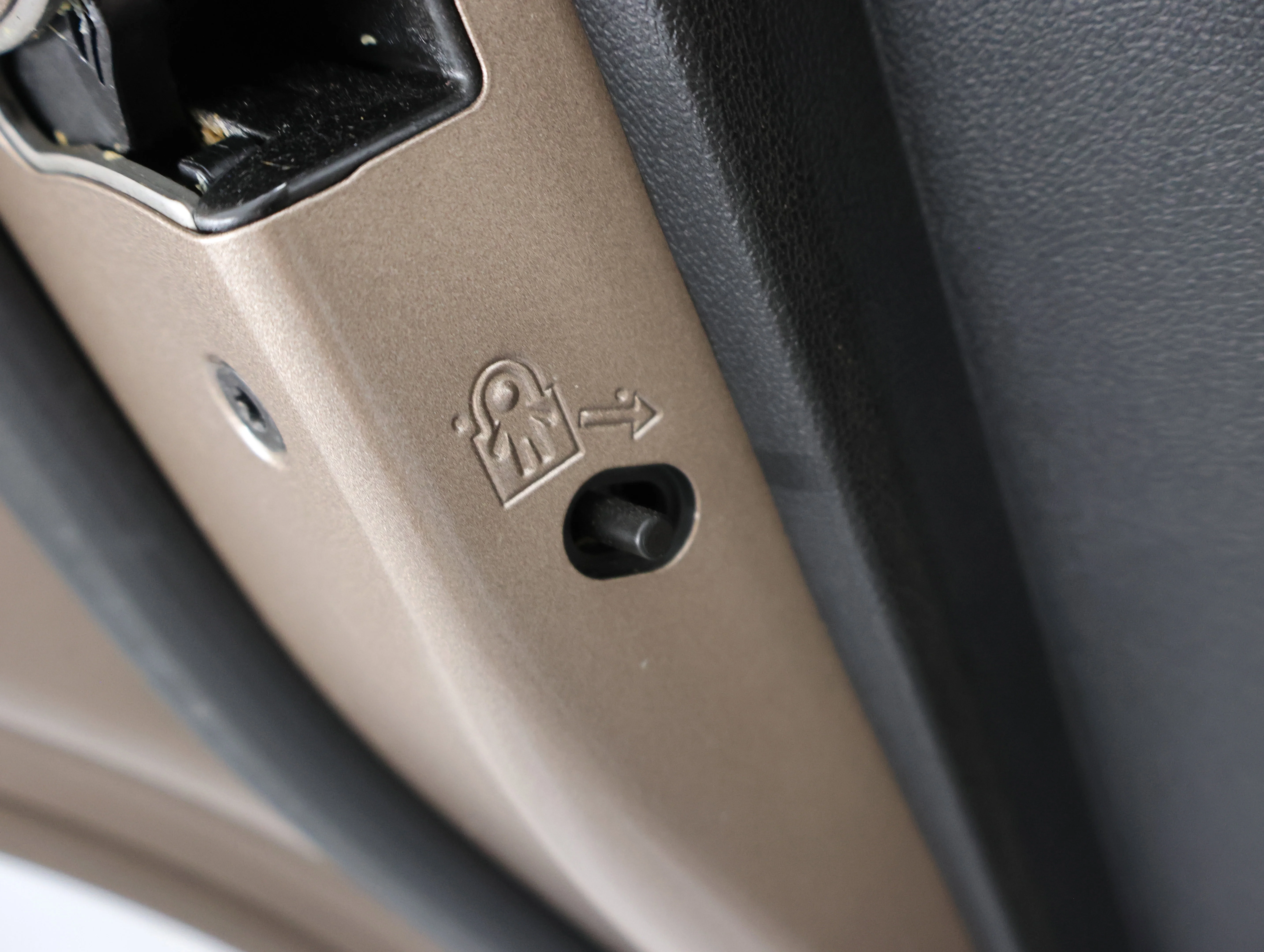 Used 2018 Sandy Ridge Metallic Chevrolet Premier image 38