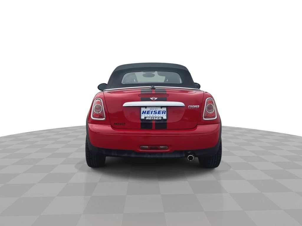 Used 2013 Red MINI  image 7