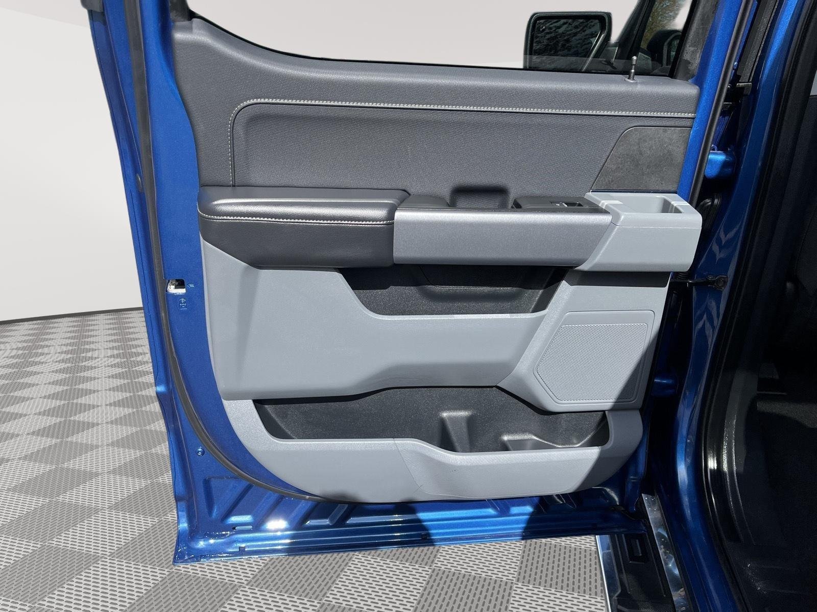 Used 2025 Atlas Blue Ford XLT image 13