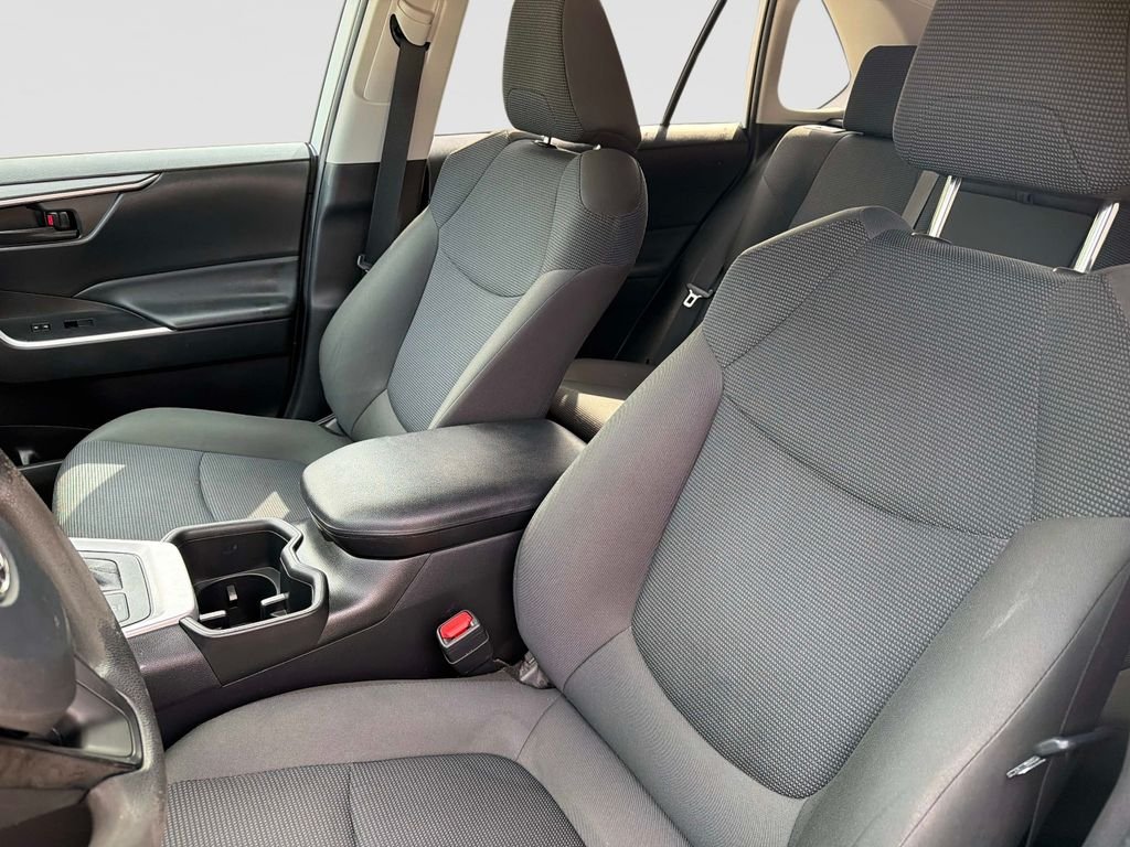 Used 2022 White Toyota LE image 20