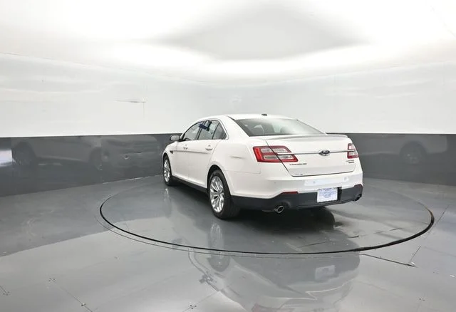 Used 2018 White Platinum Clearcoat Metallic Ford Limited image 5