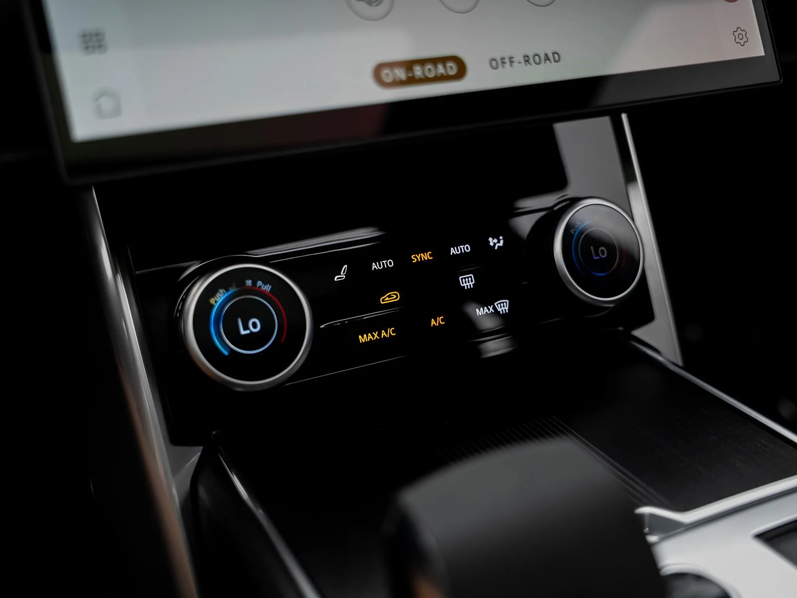 Used 2022 Green Land Rover First Edition image 50