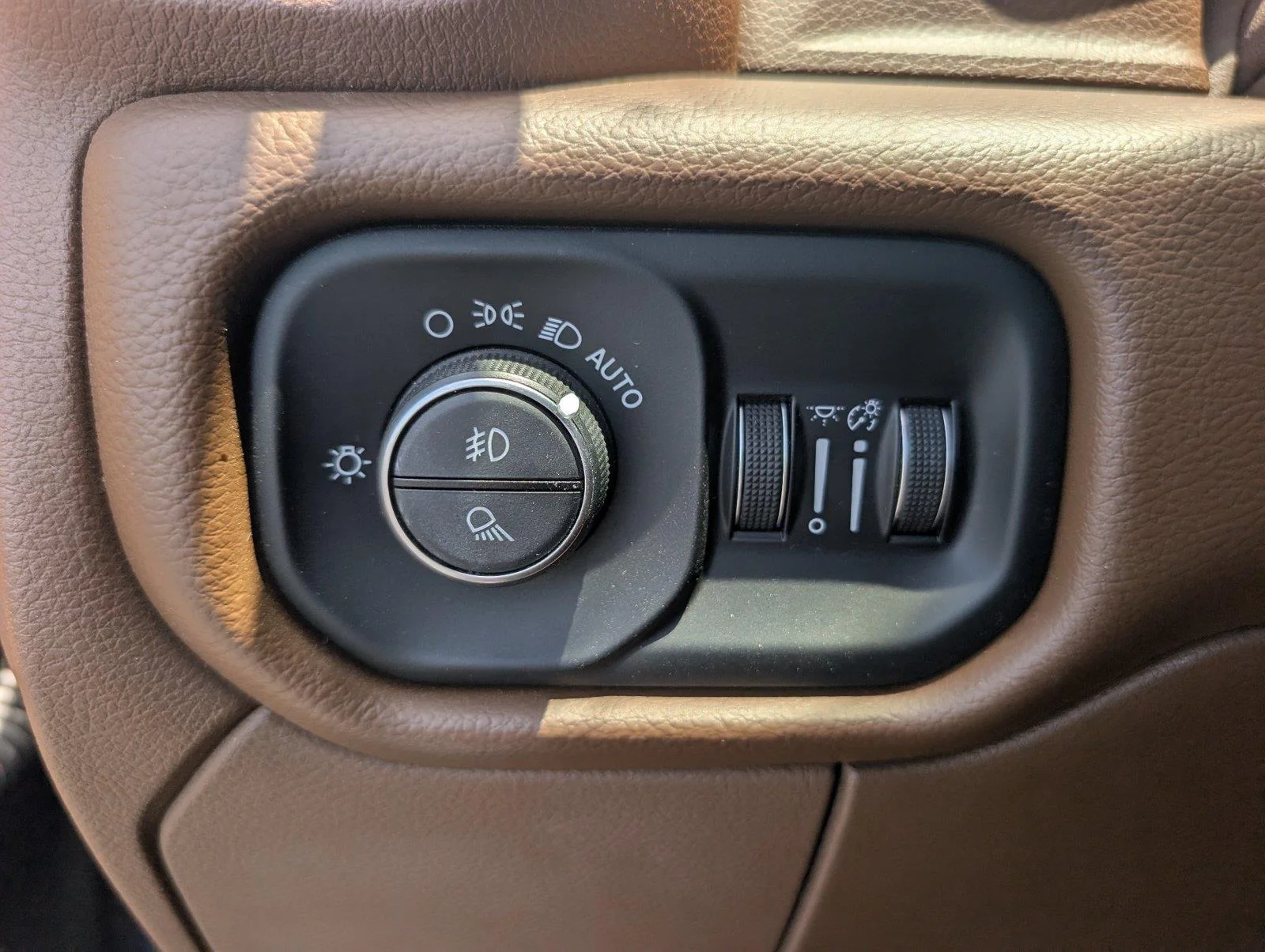 Used 2020 Patriot Blue Pearlcoat Ram Laramie image 34