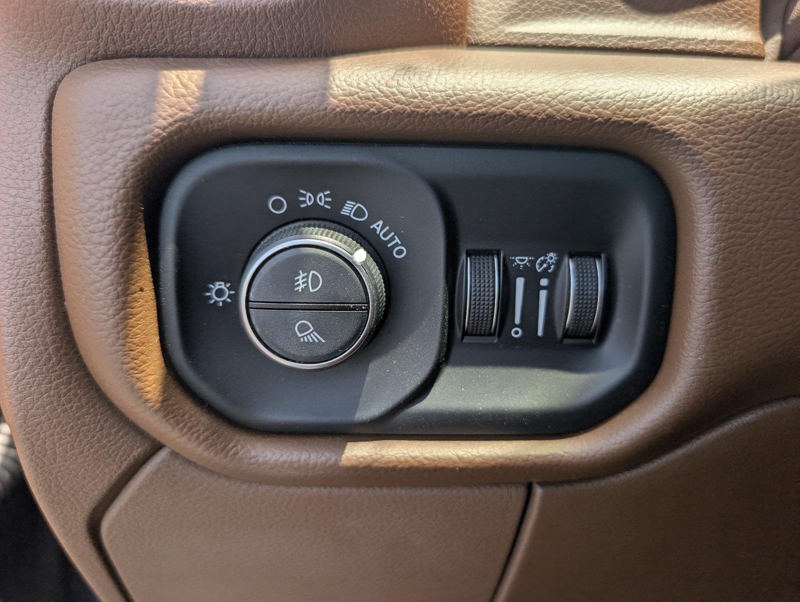 Used 2020 Patriot Blue Pearlcoat Ram Laramie image 34