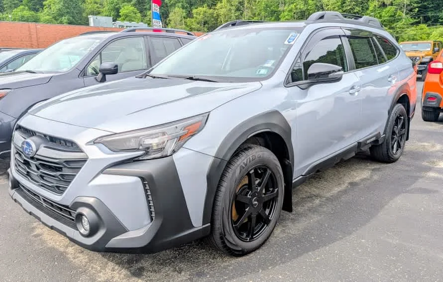 Used 2024 Ice Silver Metallic Subaru Onyx Edition XT image 3