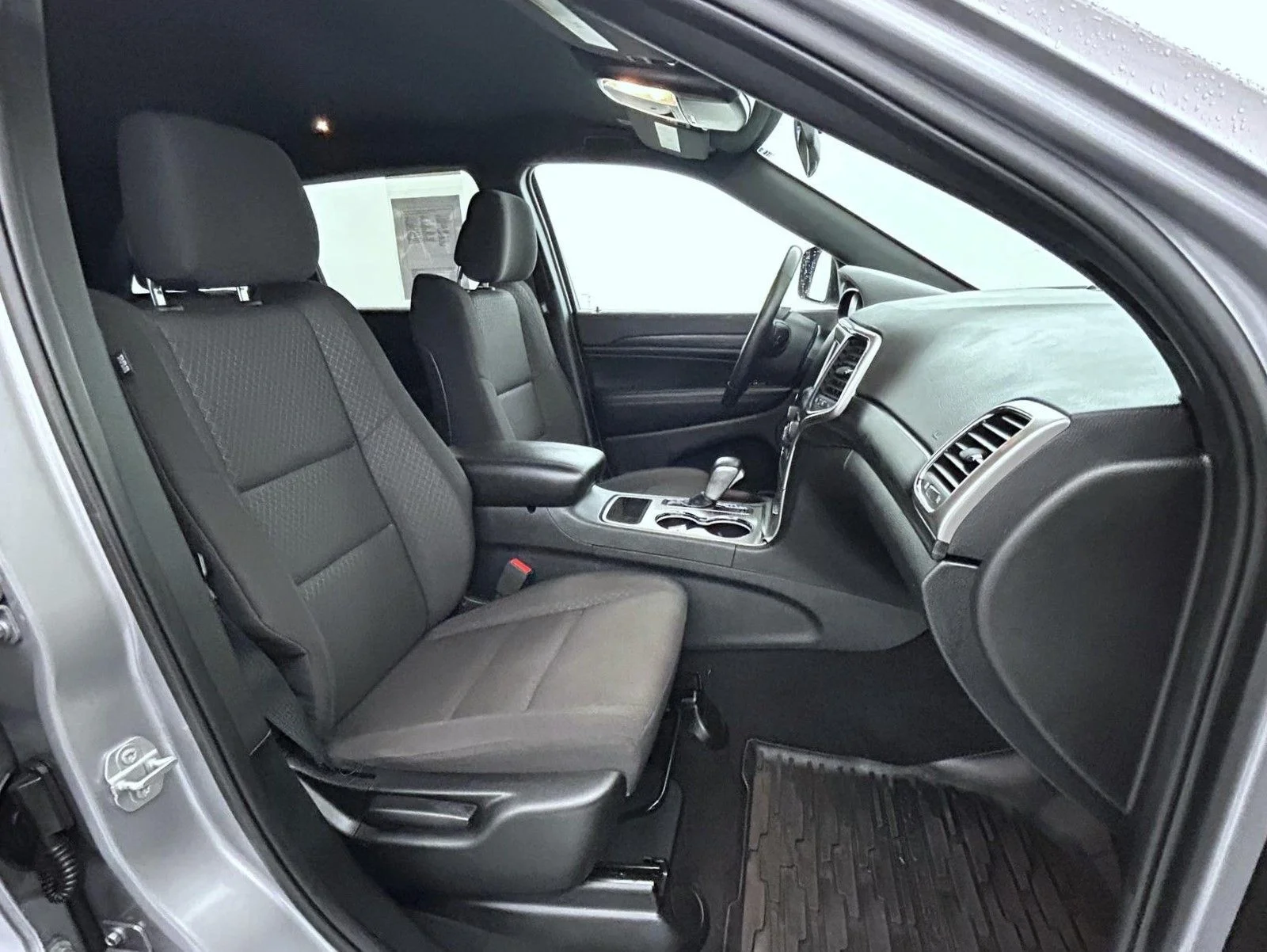 Used 2019 Silver Jeep Laredo E image 15