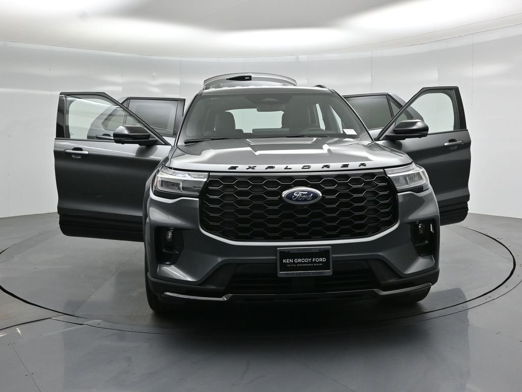 New 2026 Carbonized Gray Metallic Ford ST-Line image 30