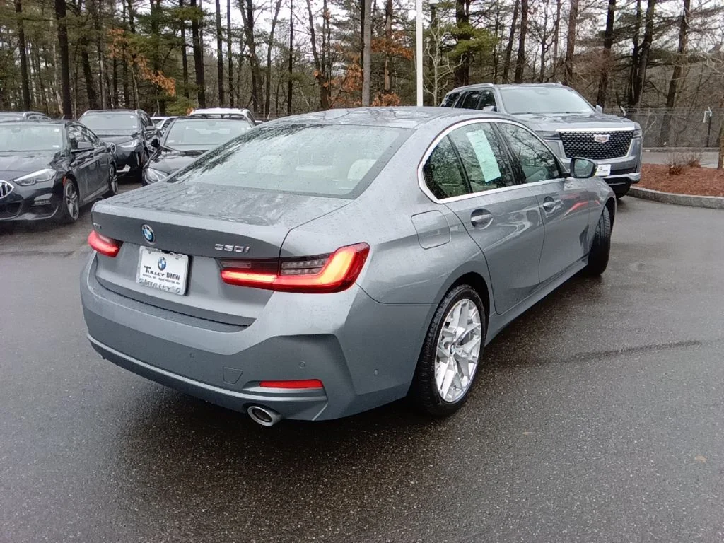 2025 BMW 3 Series 330i - Photo 6
