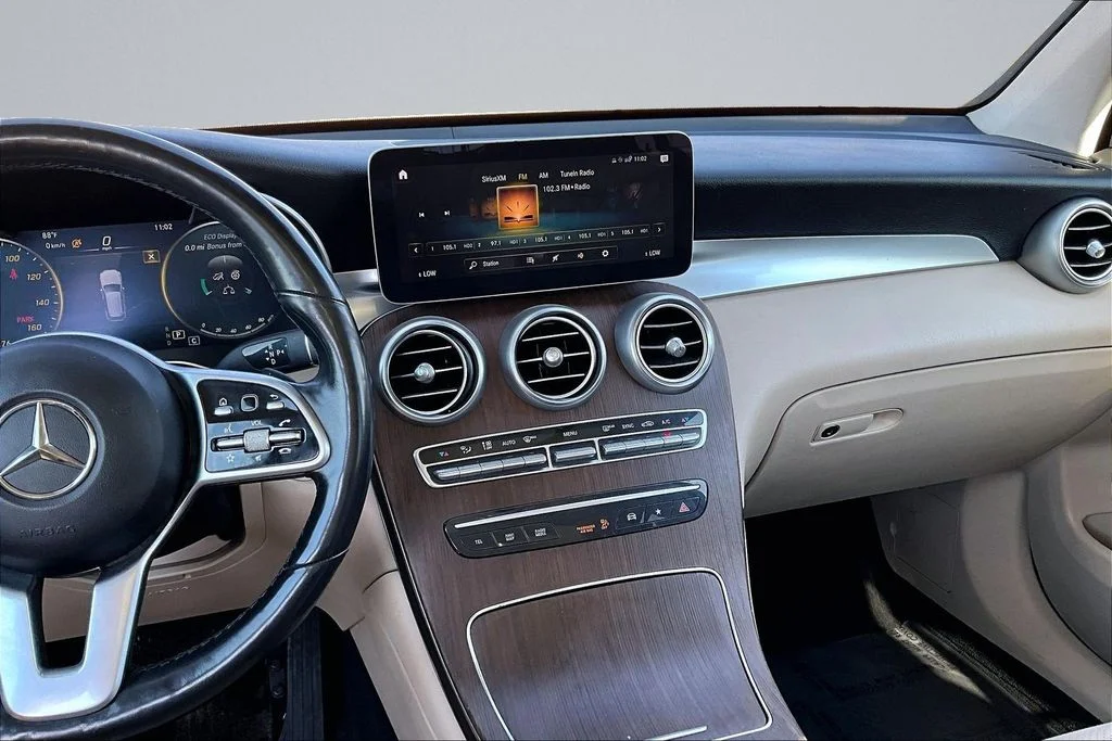 Used 2022 White Mercedes-Benz GLC 300 image 6