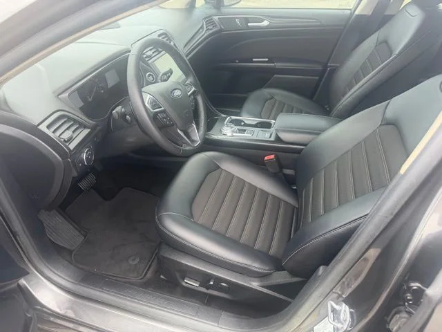 Used 2018 Magnetic Metallic Ford SE image 11