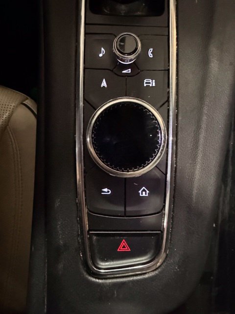 Used 2022 White Cadillac Sport image 20