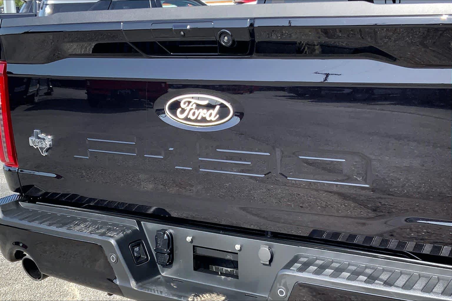 Used 2025 Agate Black Metallic Ford XLT image 26