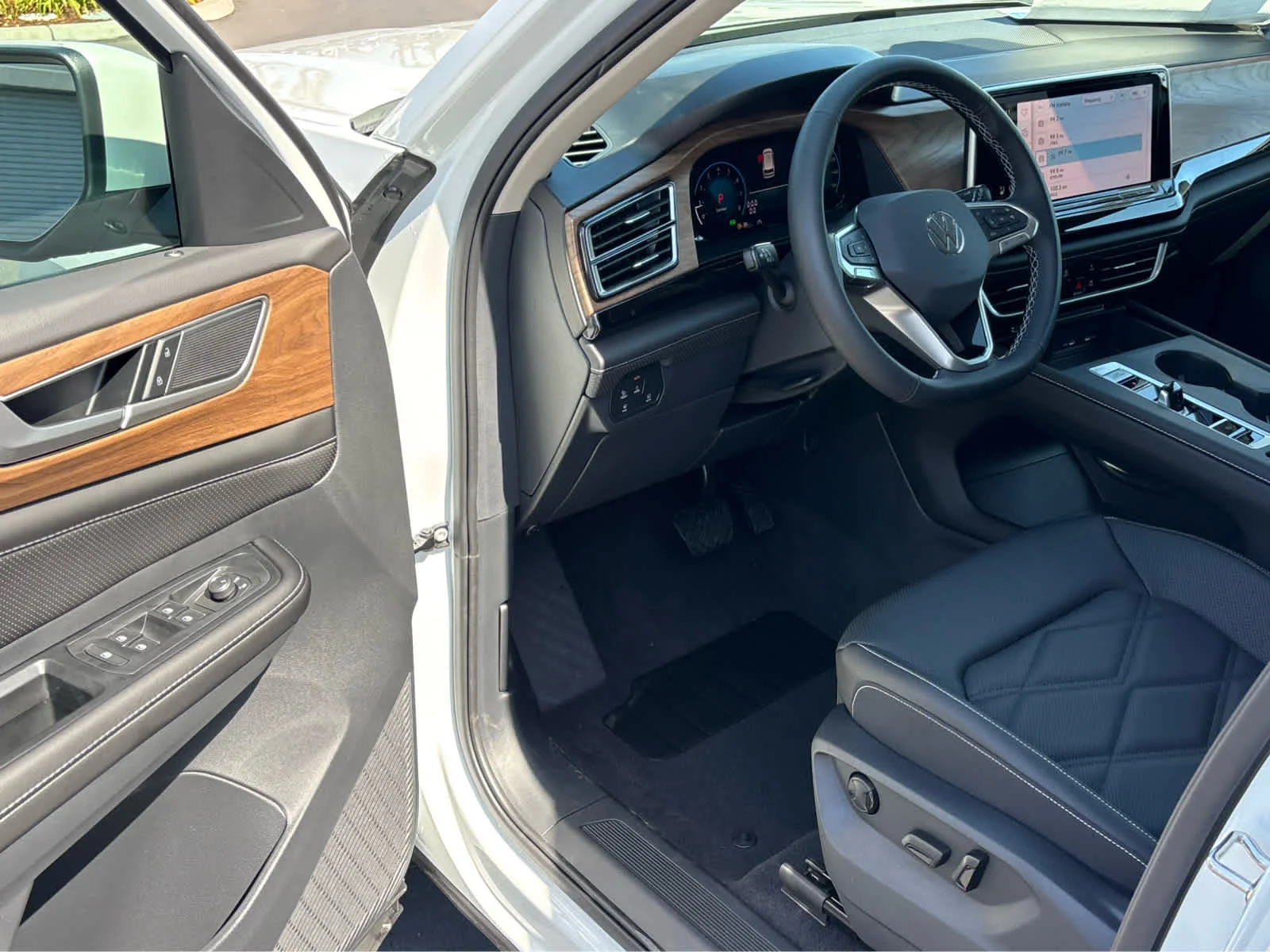 New 2026 OPAL WHITE Volkswagen 2.0T SE image 6