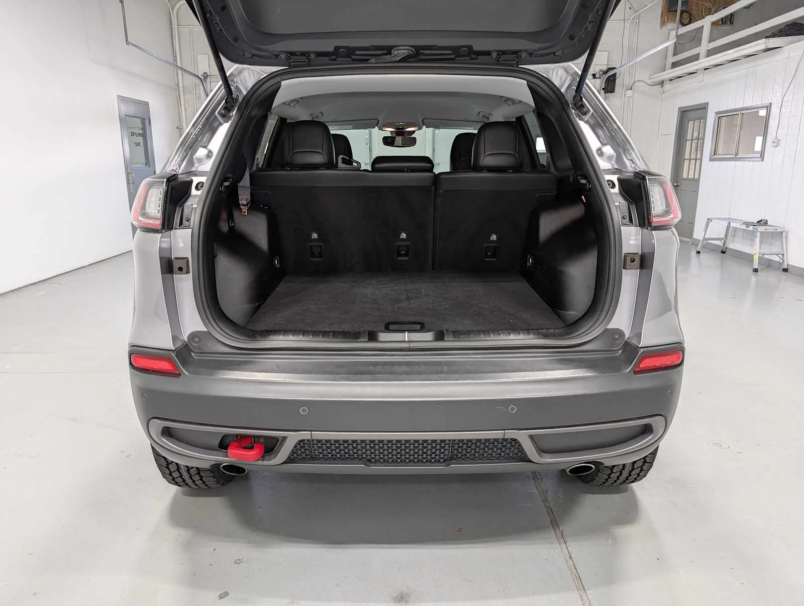 Used 2021 Billet Silver Metallic Clearcoat Jeep Trailhawk image 40