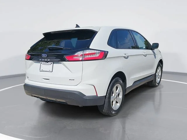 Used 2022 White Ford SE image 3