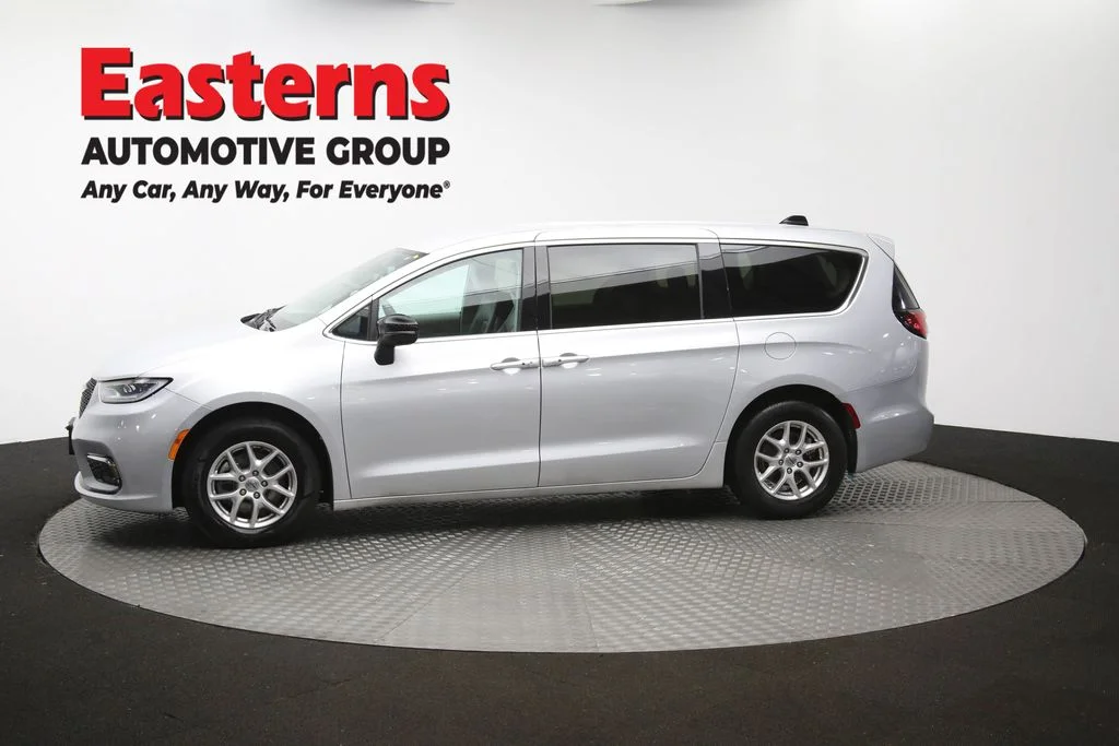 Used 2024 Silver Chrysler Touring L image 121