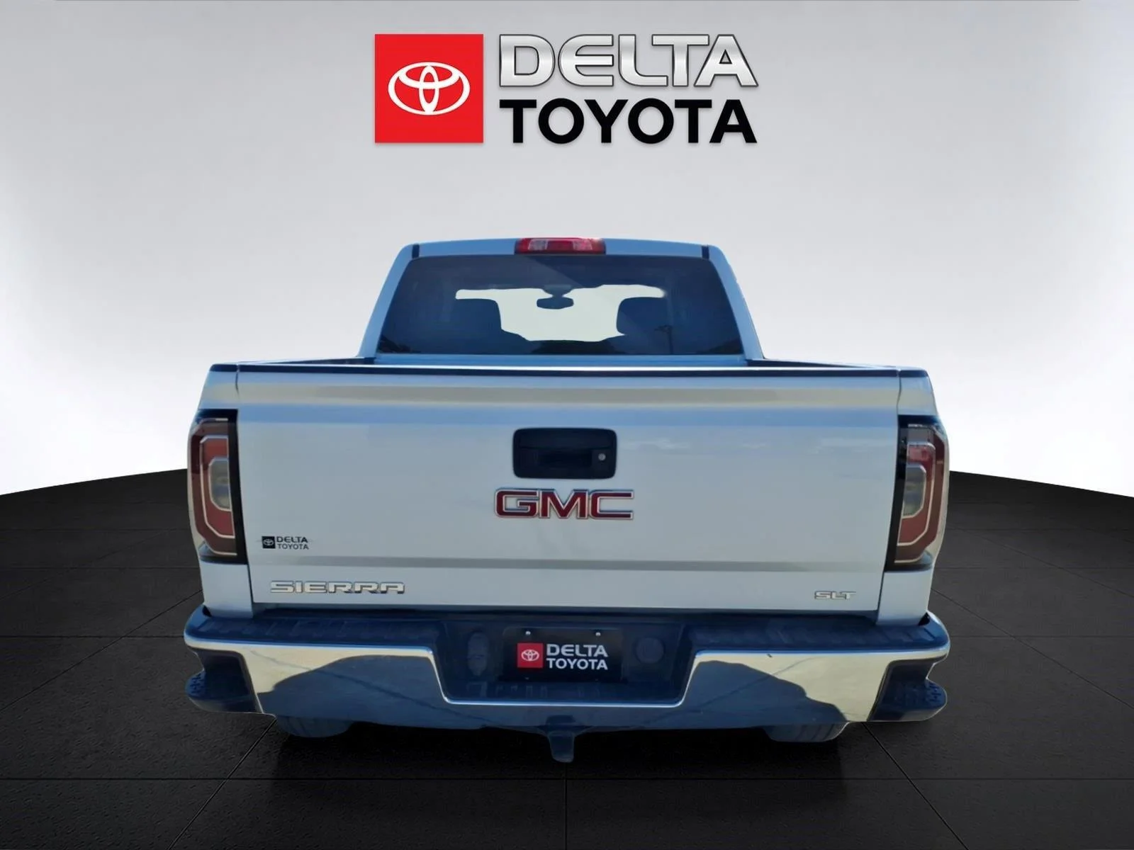 Used 2017 White Frost Tricoat GMC SLT image 4