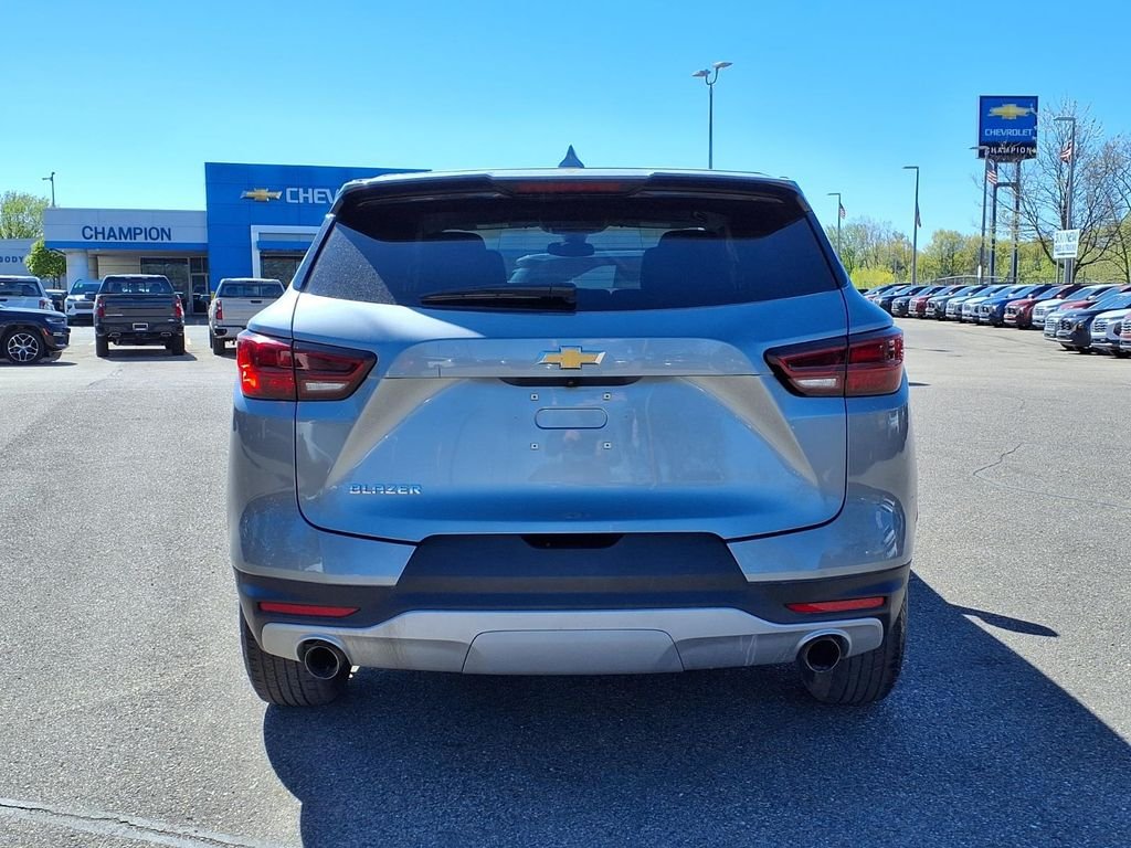 Used 2025 Gray Chevrolet LT image 6