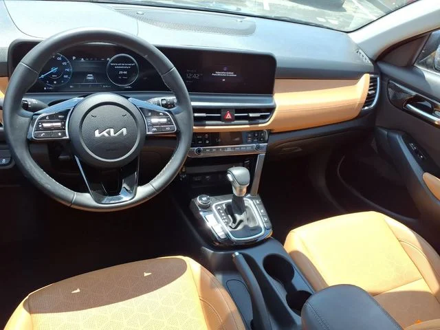 Used 2024 Gray Kia EX image 5