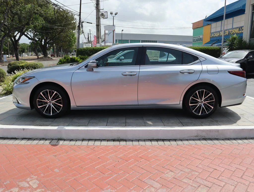 Used 2025 Silver Lexus 350 image 8