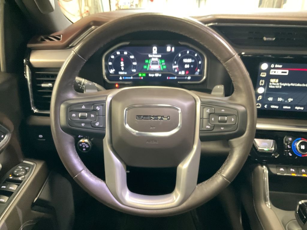 Used 2022 White GMC Denali image 28