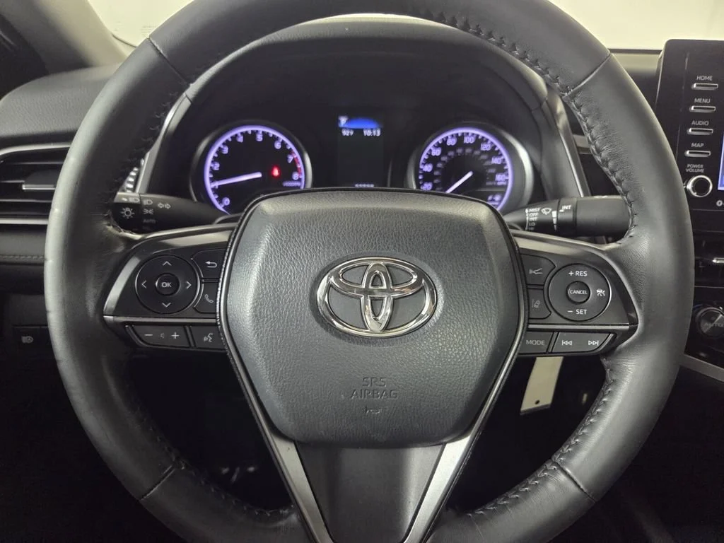 Used 2024 Ice Toyota SE image 16