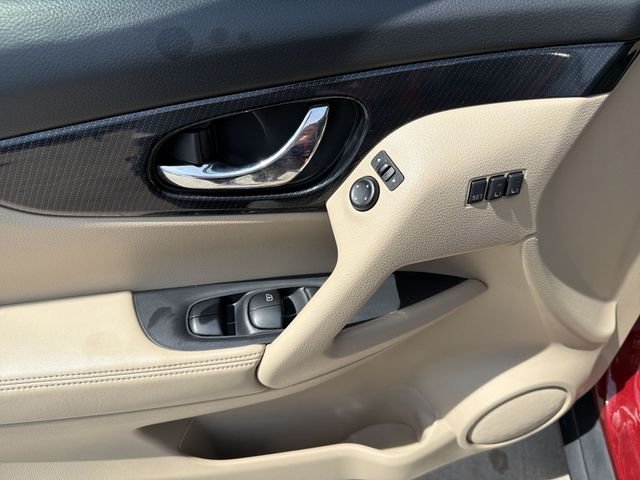 Used 2019 Red Nissan SL image 15