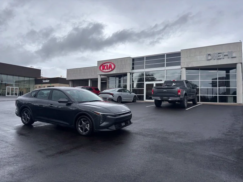 Used 2025 Gray Kia LXS image 4