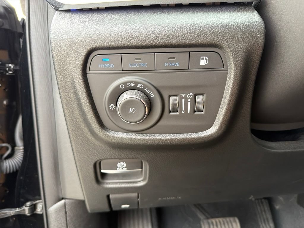 Used 2022 Diamond Black Jeep Summit image 16