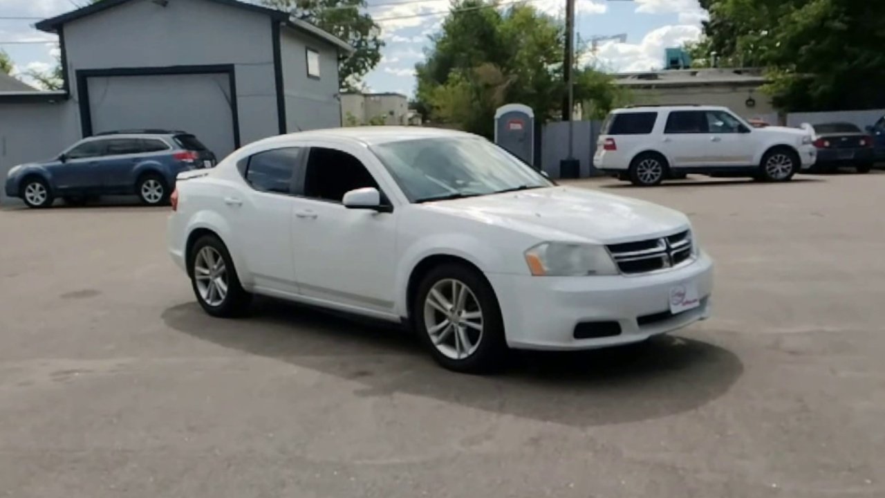2012 Dodge Avenger SXT photo 2