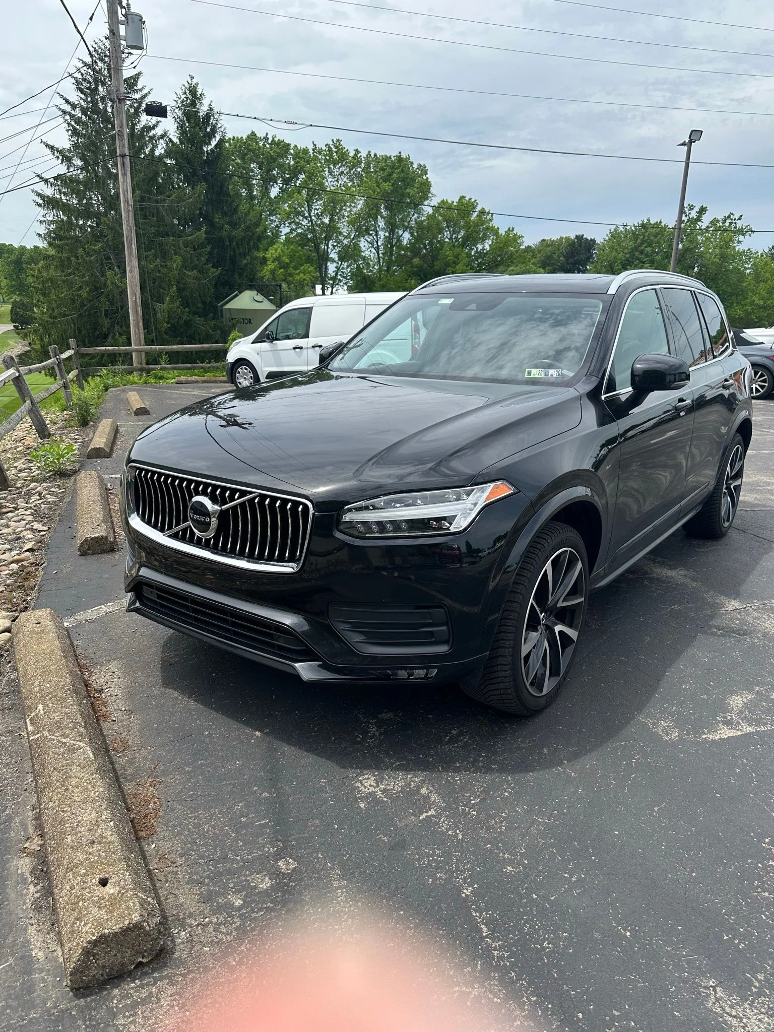 Used 2020 Black Volvo T6 Momentum image 3