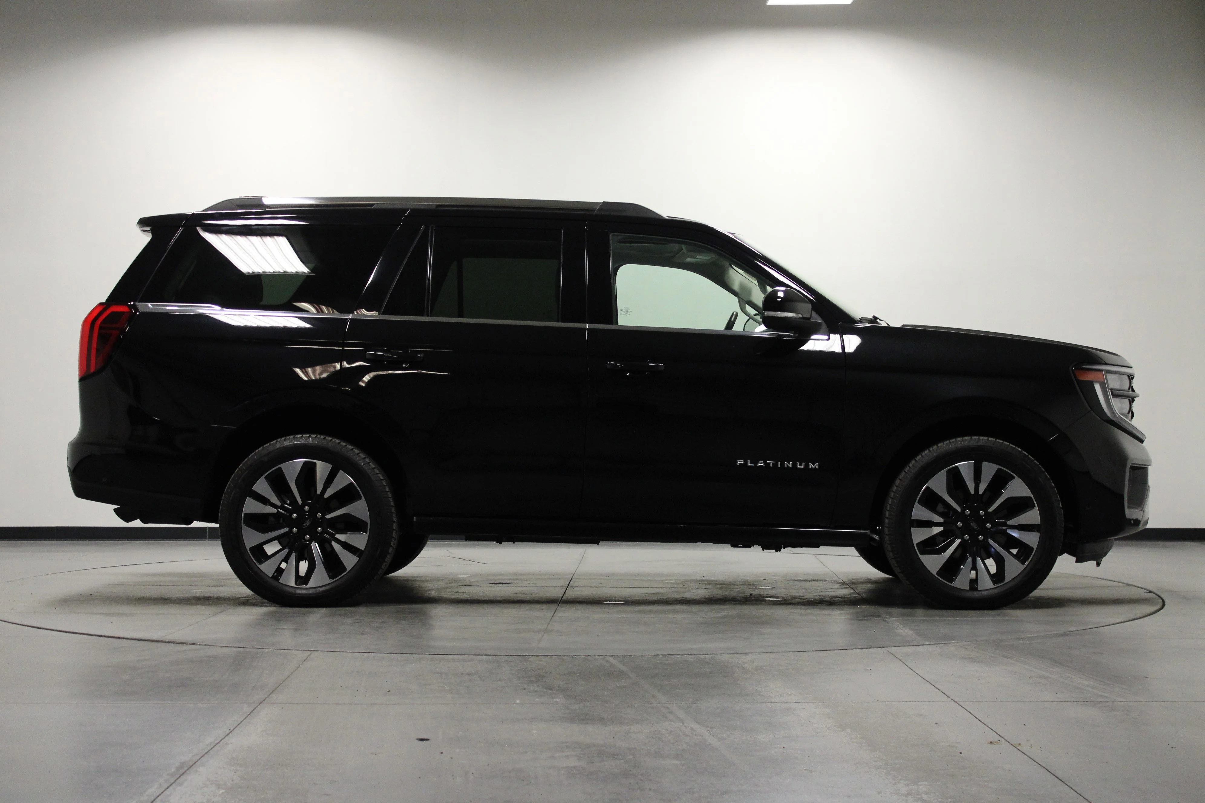 Used 2025 Black Metallic Ford Platinum image 3