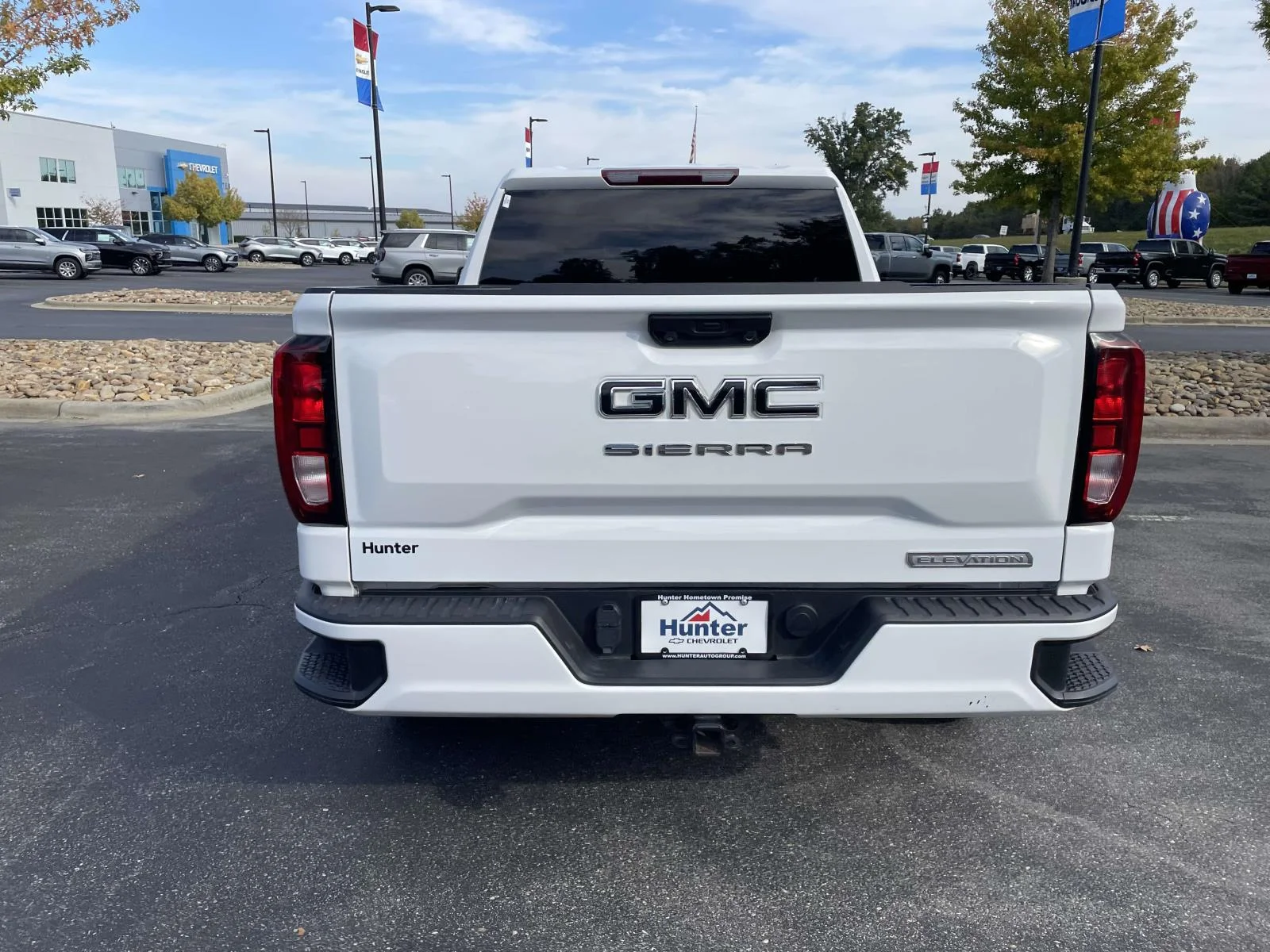 Used 2024 Summit White GMC Elevation image 5