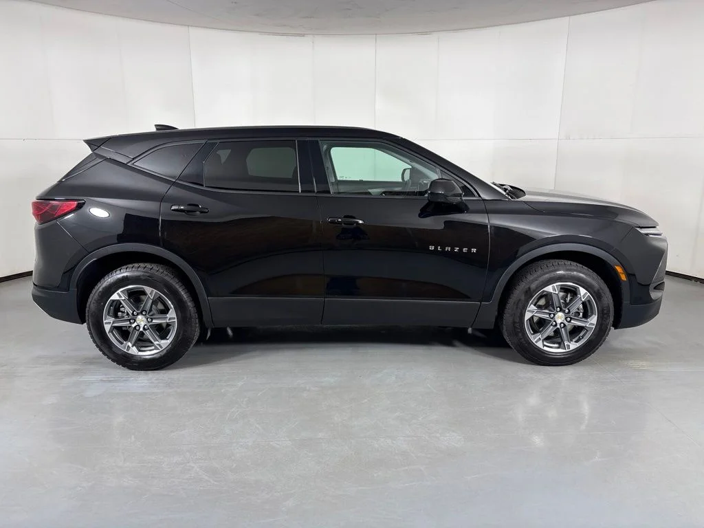 Used 2025 Black Chevrolet LT image 9
