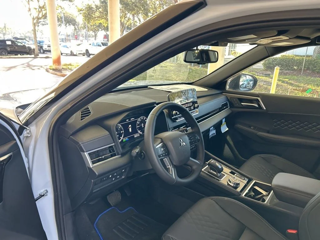 2025 Mitsubishi Outlander Plug-in Hybrid SEL Black Edition - Photo 6