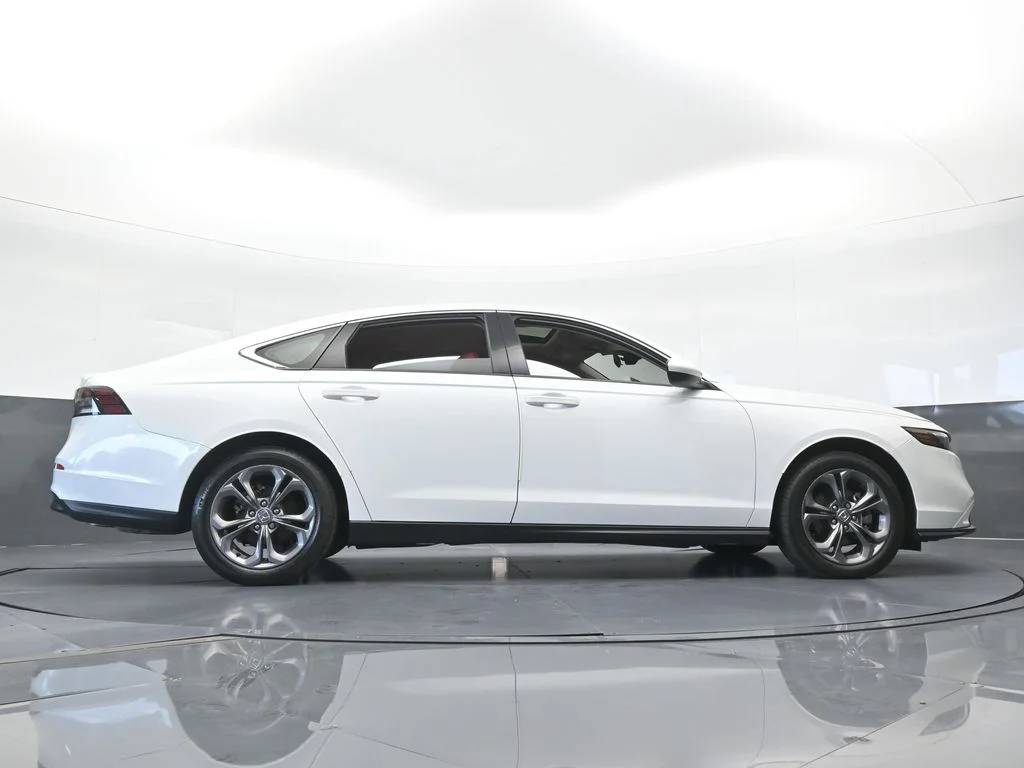 Used 2023 Platinum White Pearl Honda EX image 58