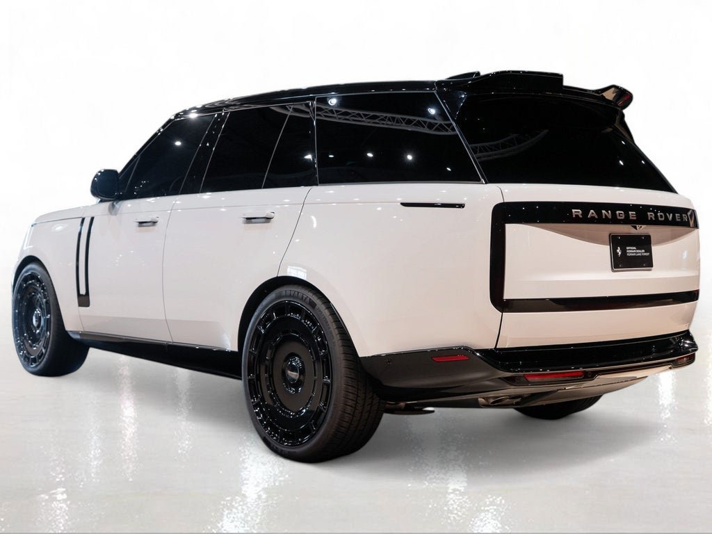 Used 2025 Fuji White Land Rover SE image 2