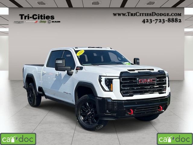 Used 2025 White GMC AT4 image 1