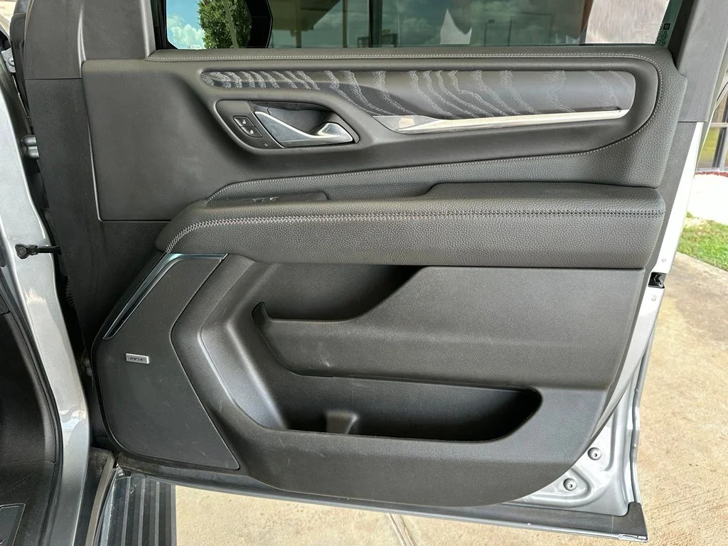 Used 2023 Silver GMC Denali image 41